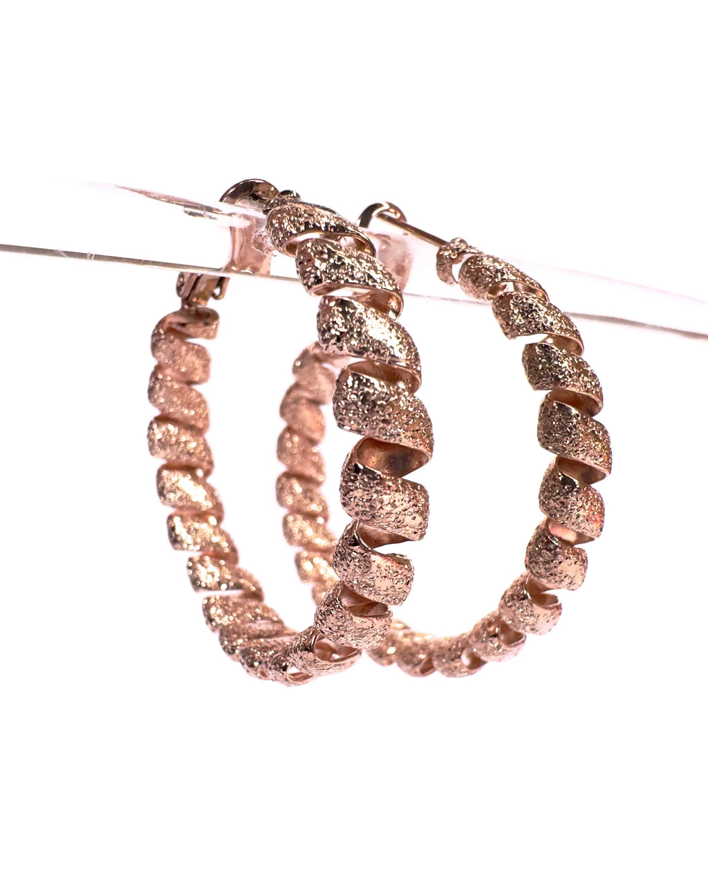 Orecchini cerchio satin Fusillo Rose’