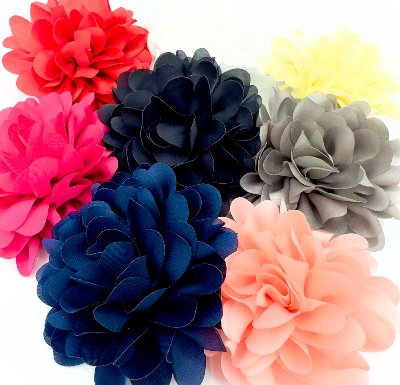 Spilla Peonia in raso di seta colorata