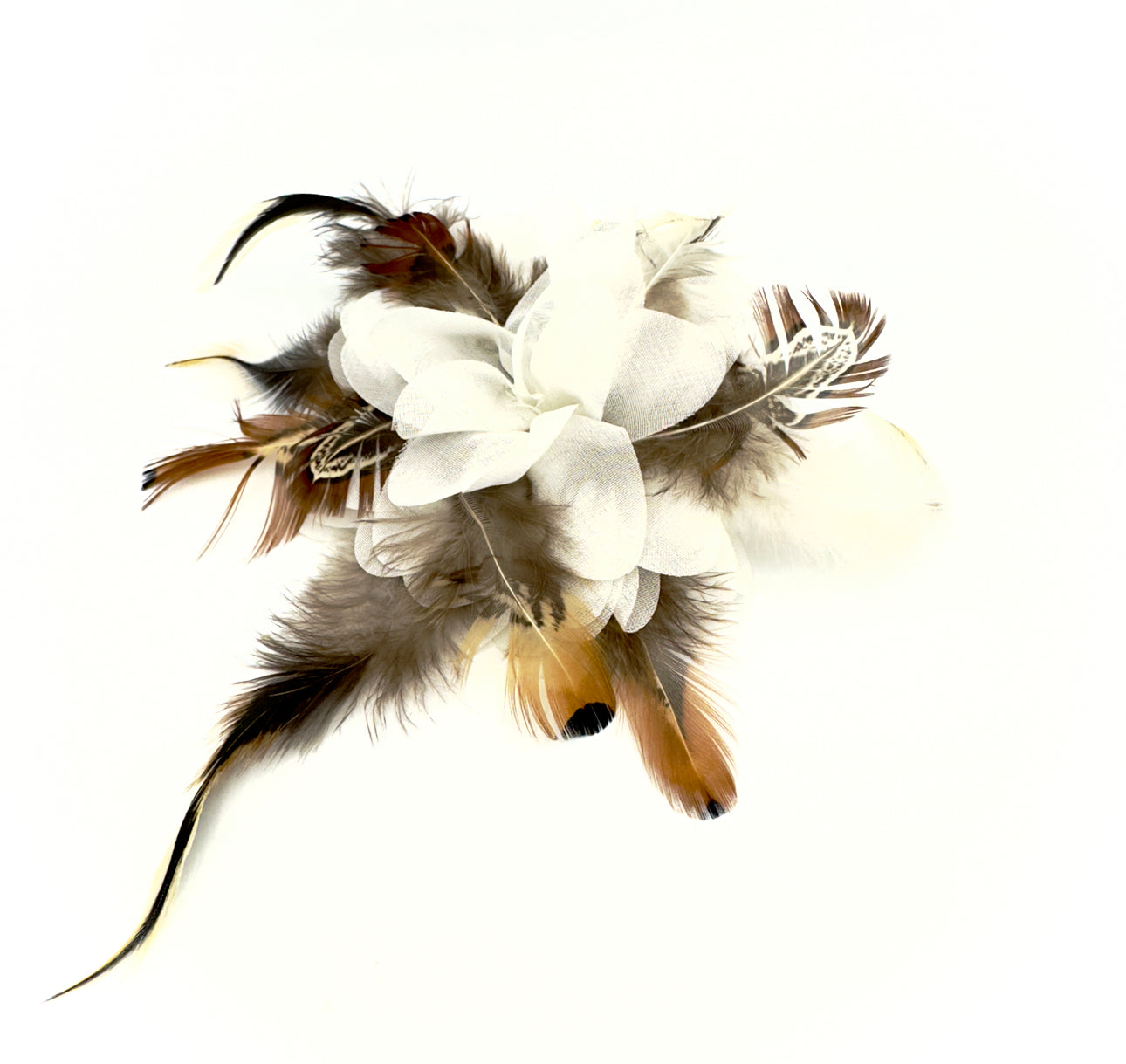 Spilla con piume fiore multicolor e bianco