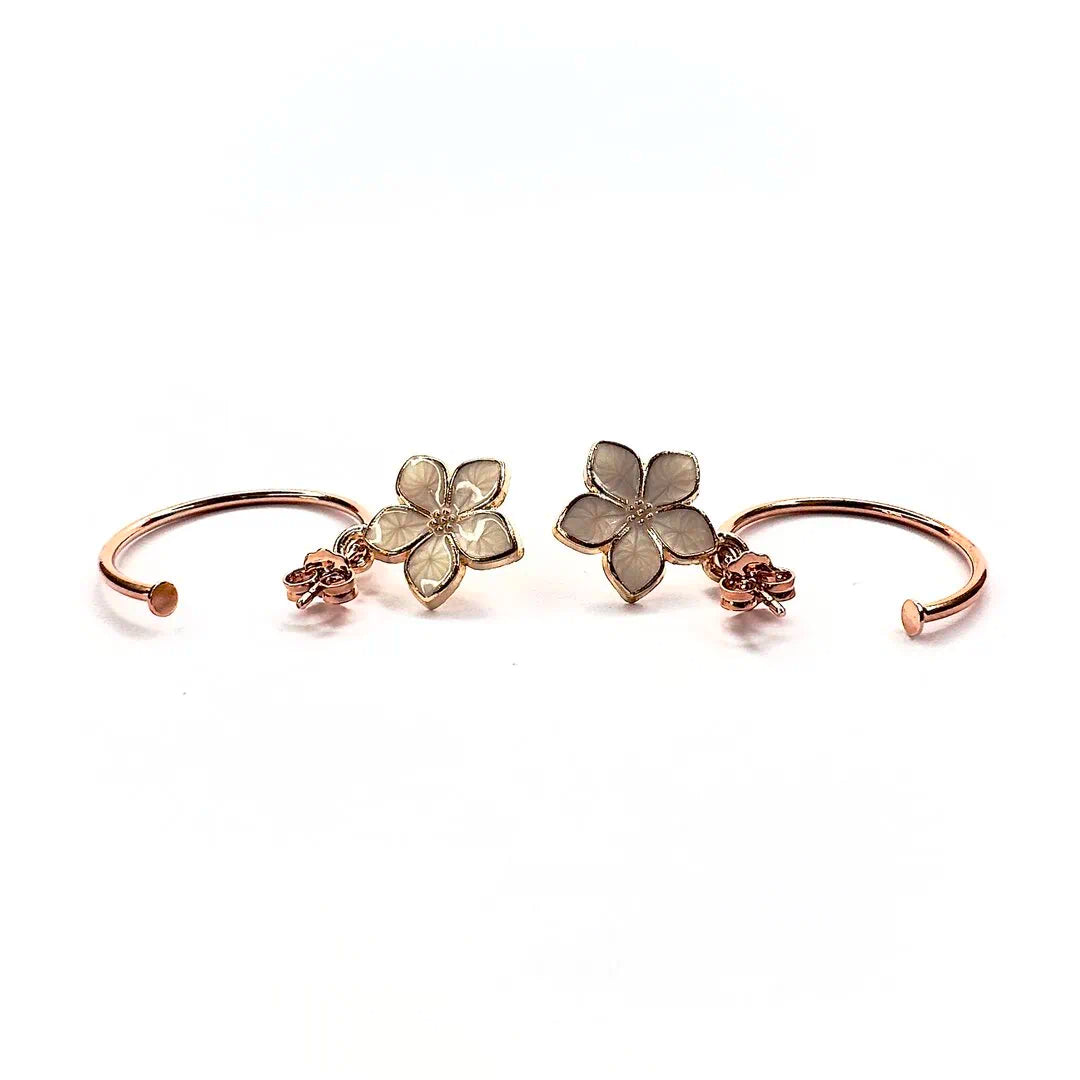 Orecchini con fiore